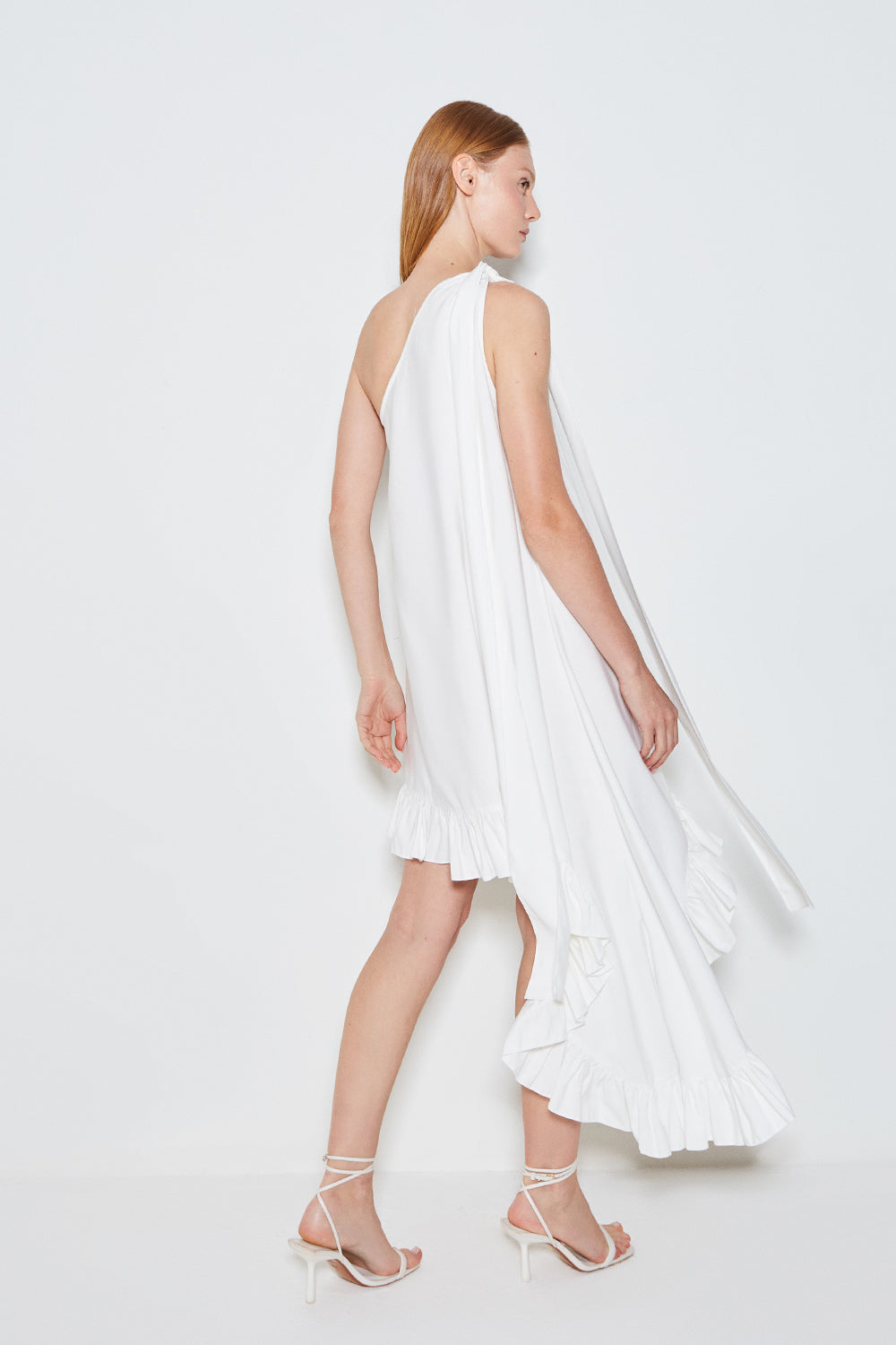 VESTIDO CURTO UM OMBRO SO COM AMARRACAO OFF WHITE
