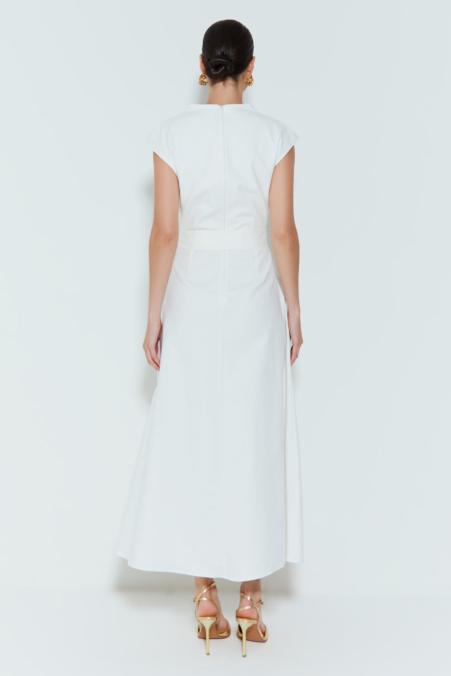 VESTIDO LONGO COM DECOTE PROFUNDO E OMBREIRAS OFF WHITE