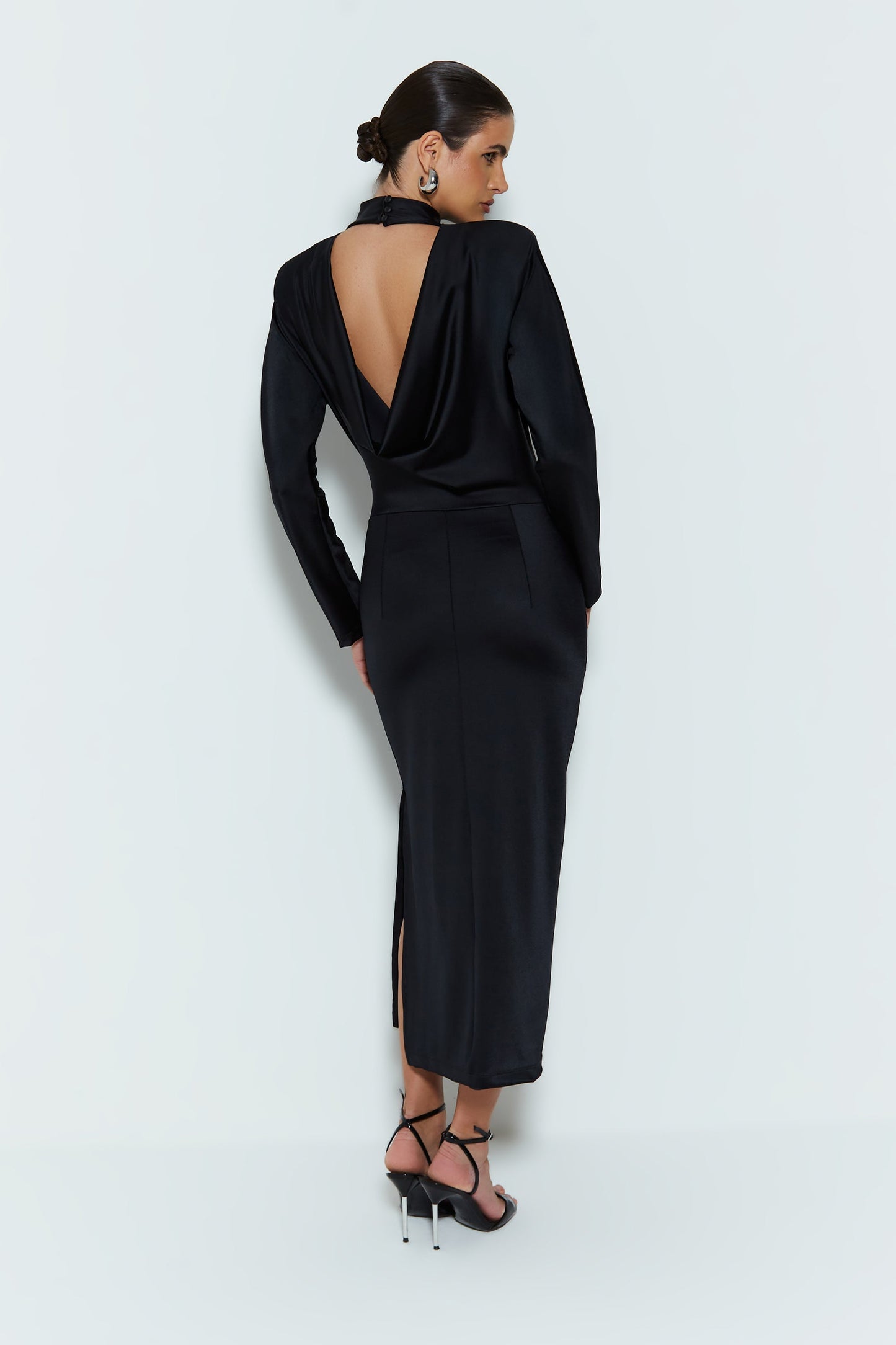 VESTIDO MIDI SCULPT GOLA ALTA E CAIMENTO COSTAS PRETO