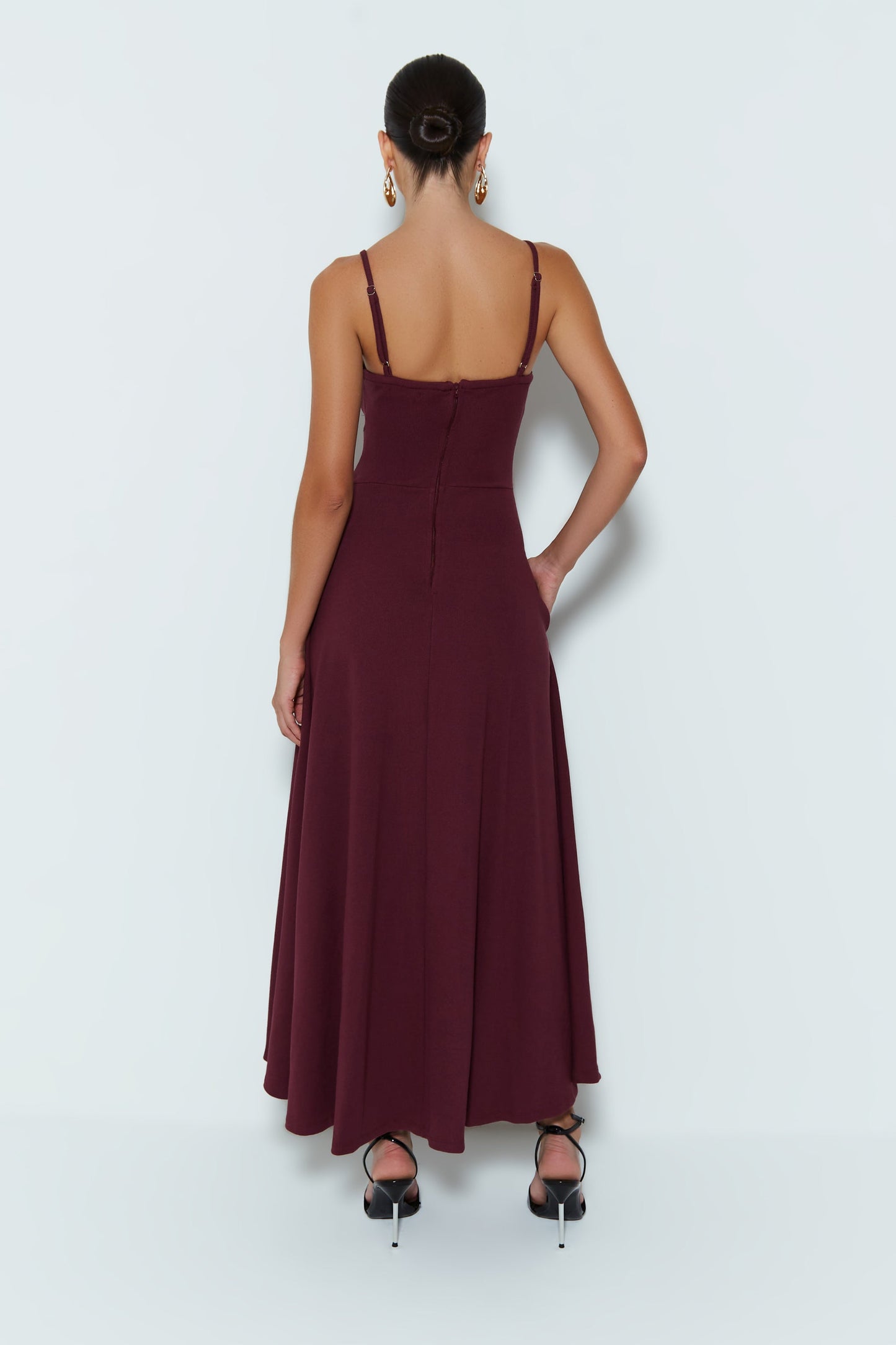 VESTIDO MIDI RECORTE BAIXO BUSTO E BARRA AMPLA VINHO