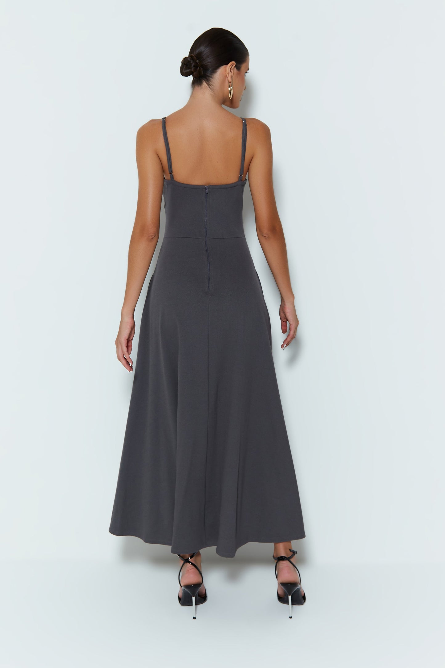 VESTIDO MIDI RECORTE BAIXO BUSTO E BARRA AMPLA CINZA