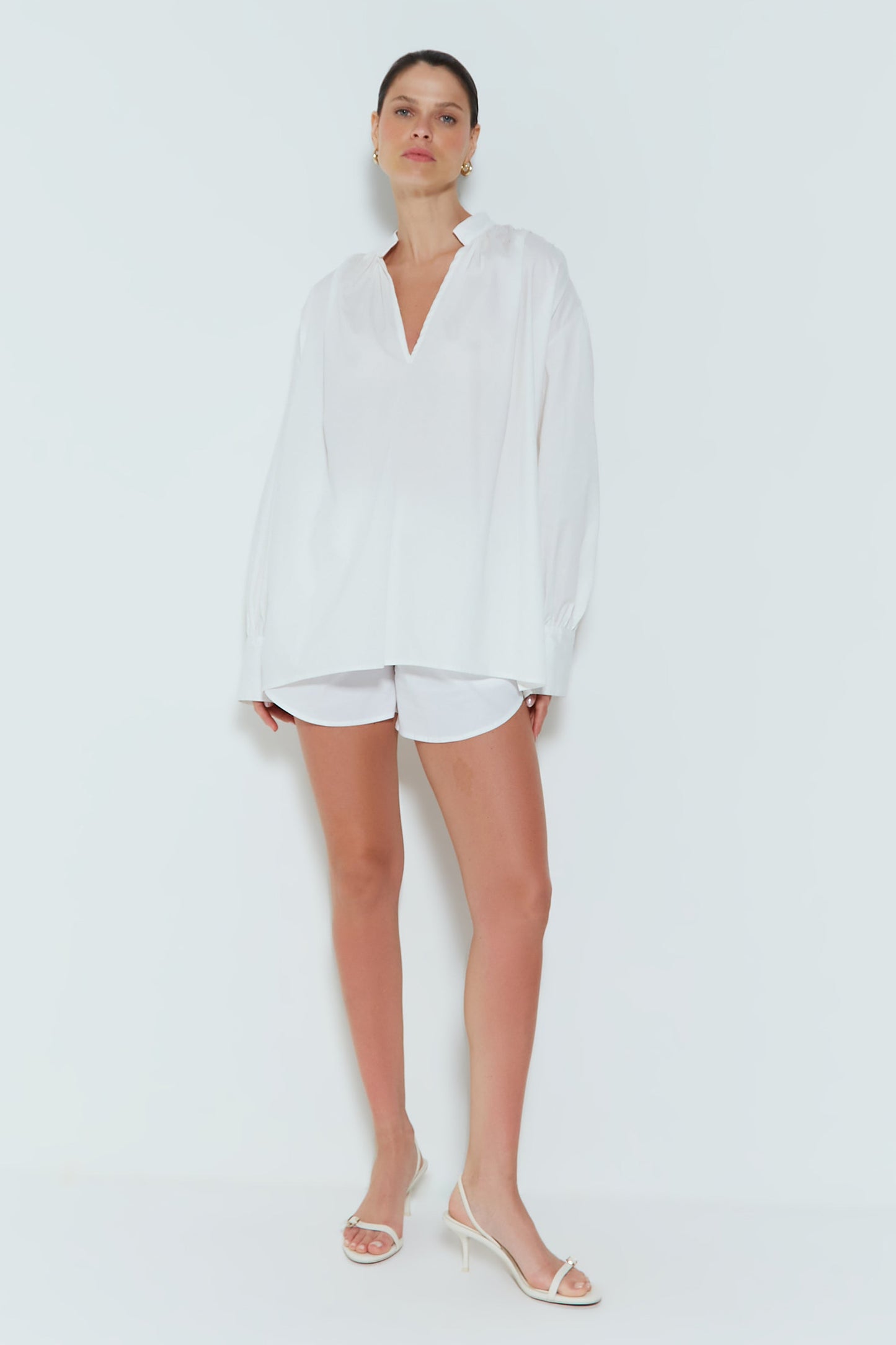 CAMISA MANGA COMPRIDA LISA COM DECOTE V OFF WHITE