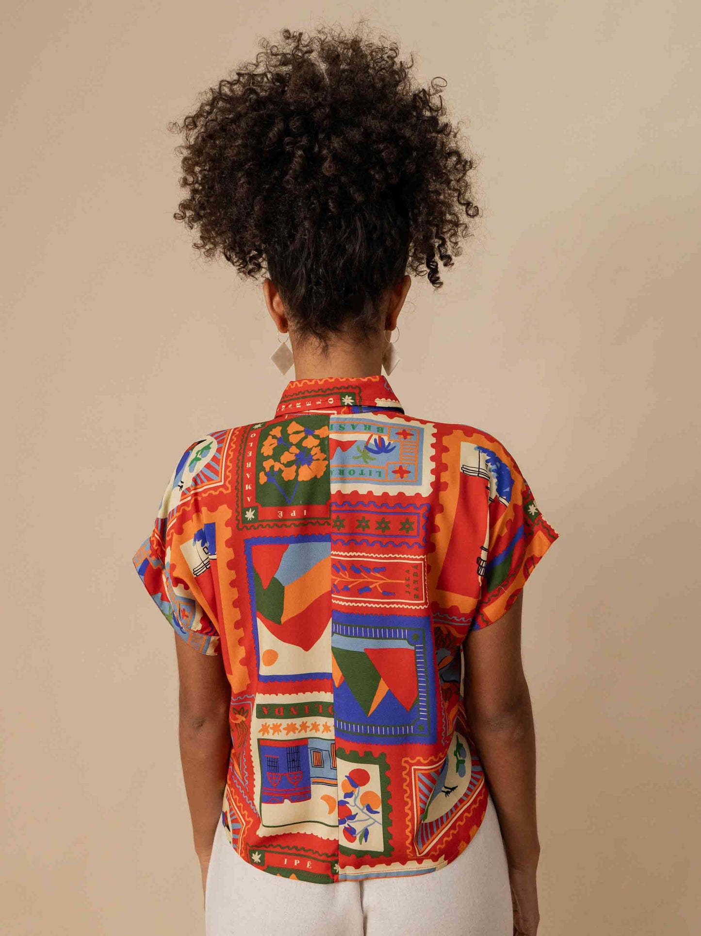 BLUSA BOTÕES | SELO POSTAL VERMELHO