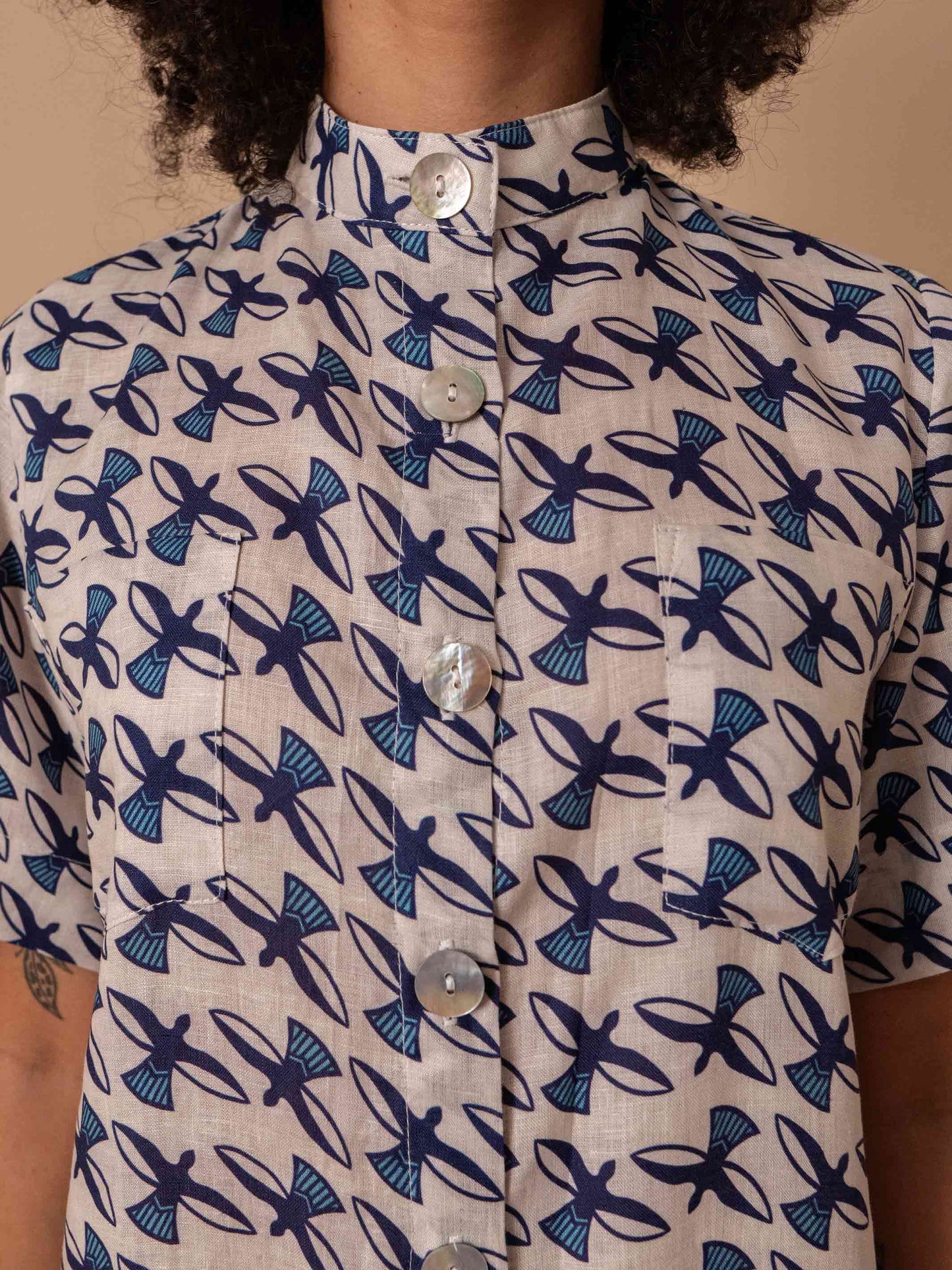 CHEMISE GOLA PADRE LINHO 100% | PÁSSAROS