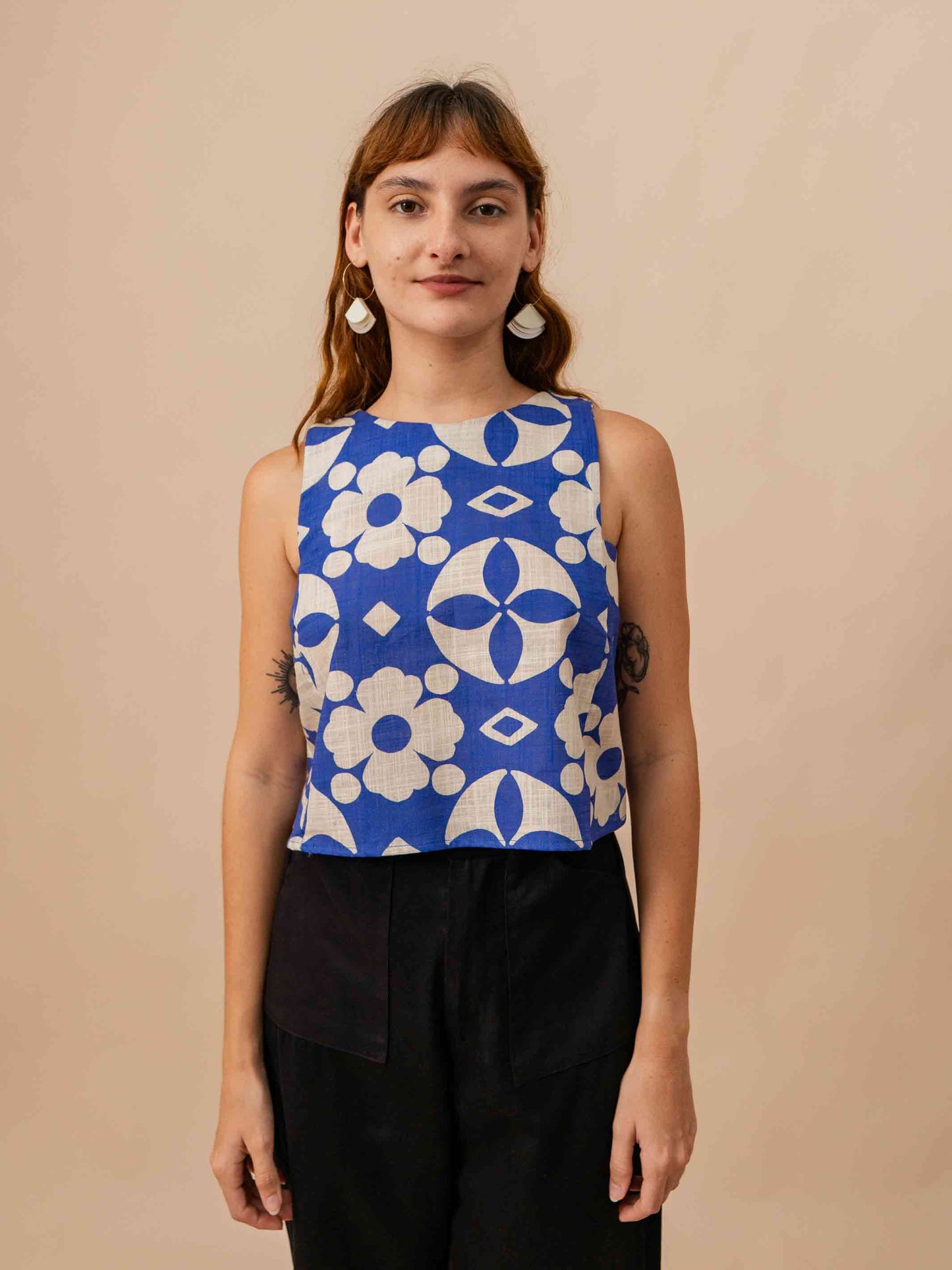 CROPPED MAYA | LADRILHO AZUL