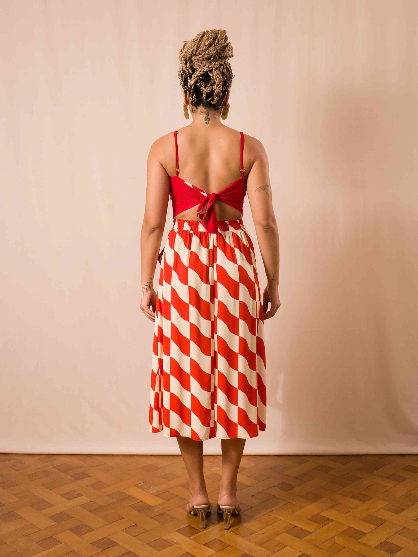 Saia Agatha | Onda vermelha