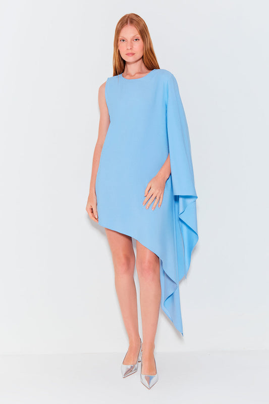 VESTIDO CURTO FLUIDO COM UMA MANGA SO AZUL BEBE