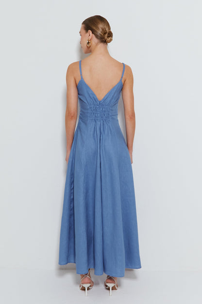 VESTIDO MIDI ALCA FINA COM DECOTE V E SAIA AMPLA AZUL JEANS