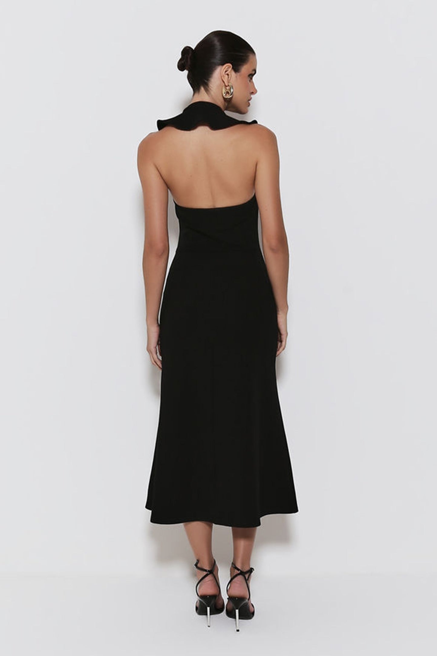 VESTIDO MIDI DECOTE PROFUNDO E COM BABADOS PRETO