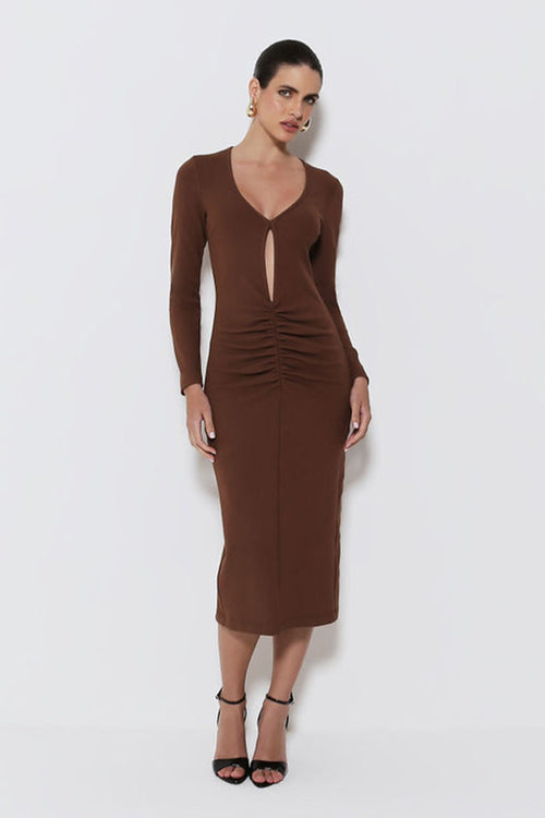 VESTIDO MIDI COM ABERTURA E FRANZIDO FRONTAL MARROM