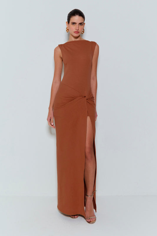 VESTIDO LONGO COM TORCAO E FENDA LATERAL MARROM CHOCOLATE