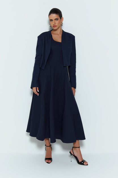 BLAZER CURTO ESTRUTURADO COM OMBREIRAS AZUL MARINHO
