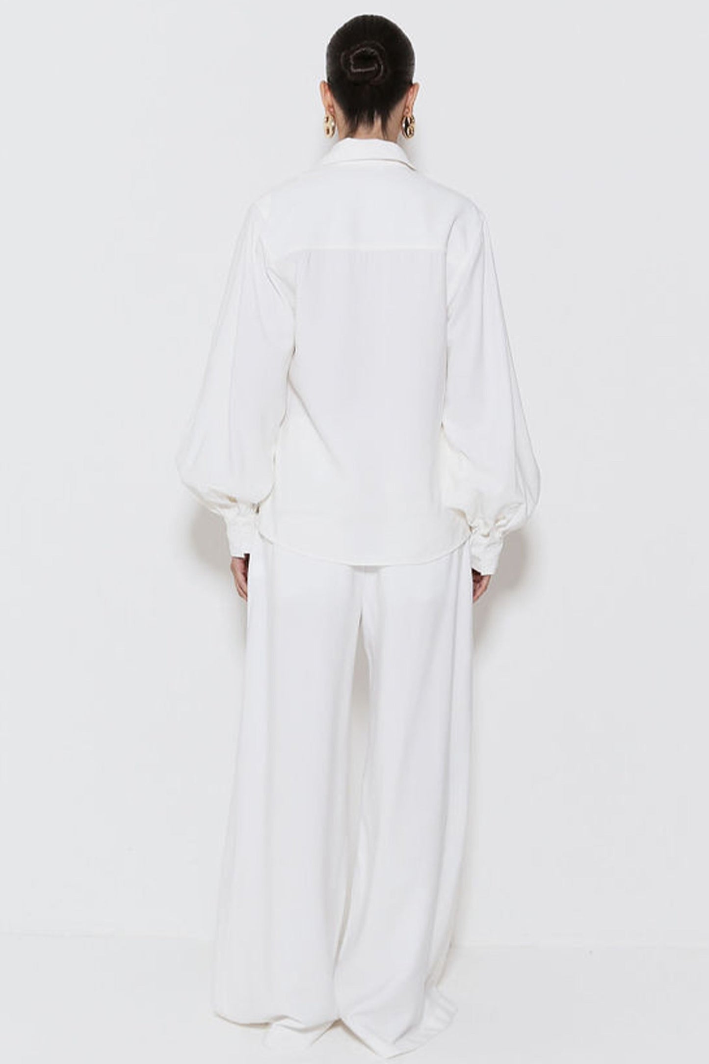 CAMISA MANGA COMPRIDA COM MANGAS AMPLAS E FRANZIDO PUNHO OFF WHITE
