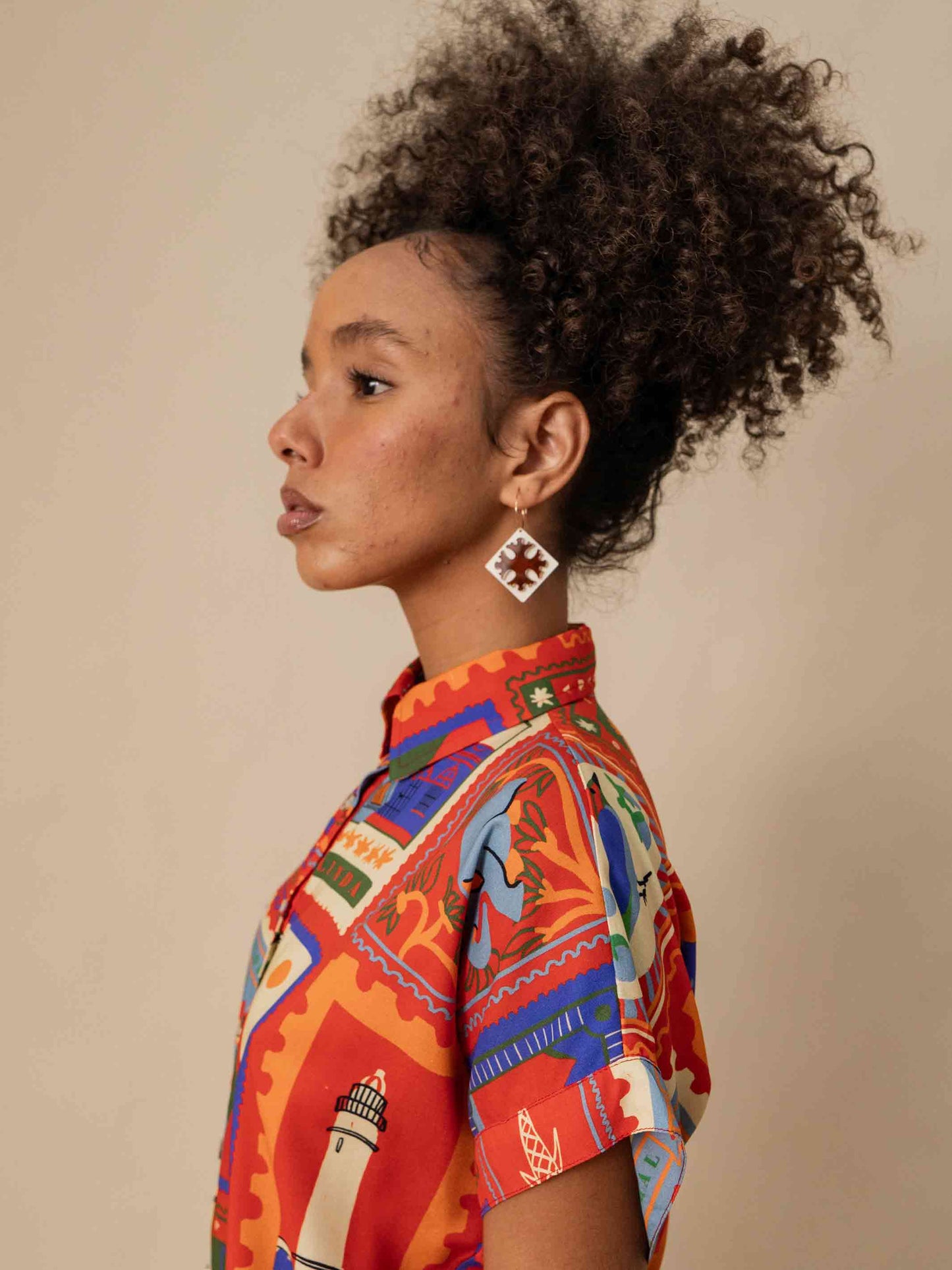 BLUSA BOTÕES | SELO POSTAL VERMELHO